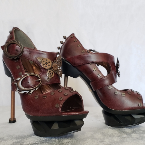 Unique Steampunk Butterfly hardware heels - Picture 2 of 6
